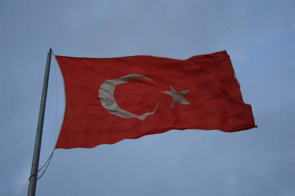 Son dakika: Bursa- Ormanda yürüyüş yaparken kayalıklardan düşüp ayağı kırıldı; 4 saat süren kurtarma anı kamerada