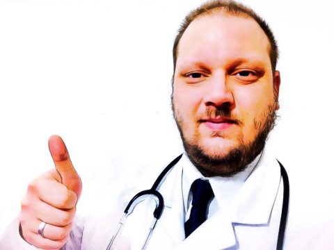 Flaş gelişme: Nefes borusuna şeker kaçan çocuğu okul müdürü kurtardı